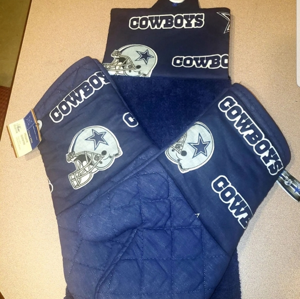 Dallas Cowboys Towel and Oven Mitts